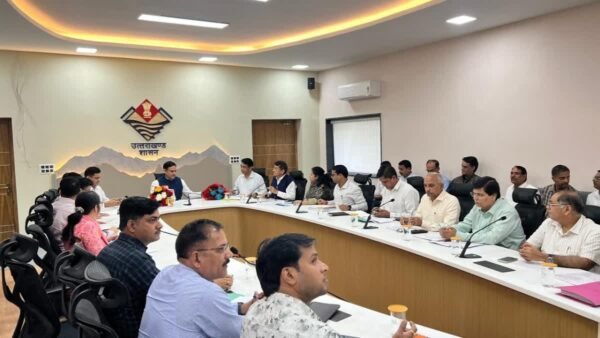 उत्तराखंड में गन्ना पेराई सत्र 2025-26 को लेकर मंत्री सौरभ बहुगुणा ने बैठक कर अधिकारियों को दिए आवश्यक दिशा निर्देश 