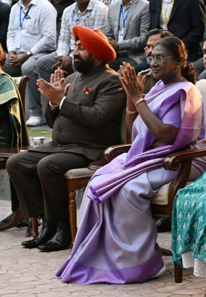 राष्ट्रपति द्रौपदी मुर्मू ने राष्ट्रपति निकेतन में उत्तराखण्ड की लोकसंगीत और लोकनृत्य की प्रस्तुतियों का लिया आनंद