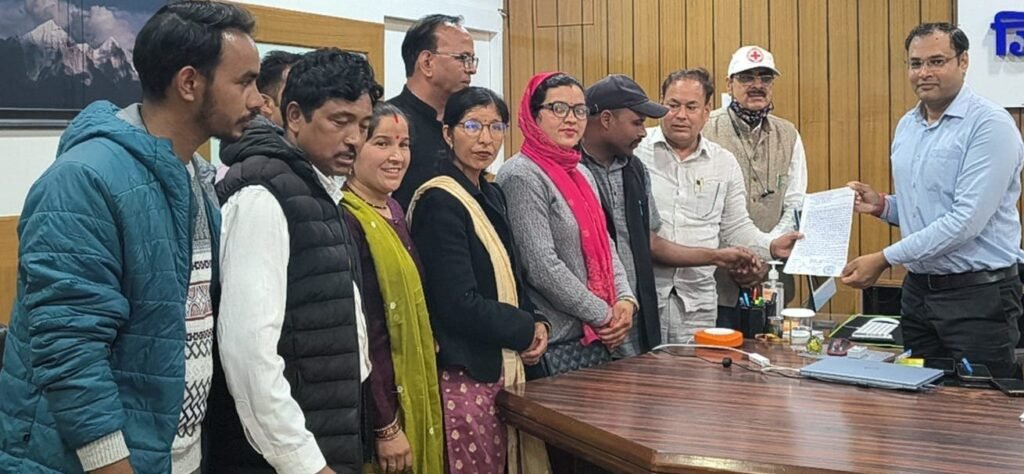 लाता गांव में प्राथमिक विद्यालय संचालन की मांग