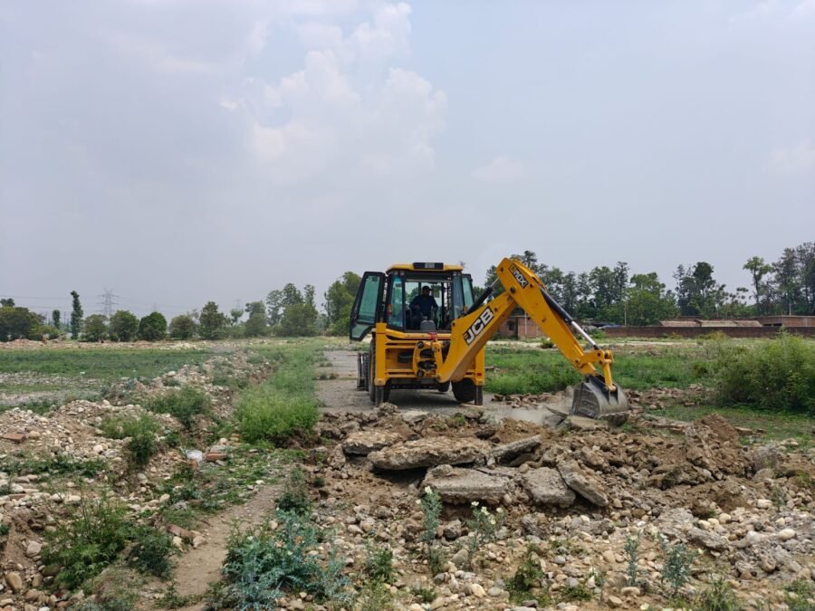 एमडीडीए का बड़ा एक्शन : सहसपुर के कल्याणपुर में 50 बीघा की अवैध प्लाटिंग ध्वस्त, उपाध्यक्ष बंशीधर तिवारी बोले- अवैध कॉलोनियां किसी भी कीमत पर नहीं होंगी बर्दाश्त