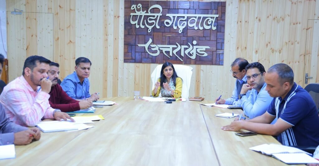 पौड़ी गढ़वाल : जिले के दूरस्थ क्षेत्रों में मिलेगी अब बेहतर मोबाइल कनेक्टिविटी, डीएम स्वाति एस. भदौरिया ने अधिकारियों को दिए सख्त निर्देश