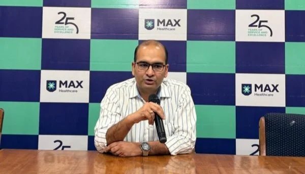 मैक्स हॉस्पिटल, देहरादून ने समय पर पहचान और चरणबद्ध सर्जरी से दुर्लभ एवं हाई रिस्क डबल ट्यूमर के मरीज का किया सफल इलाज